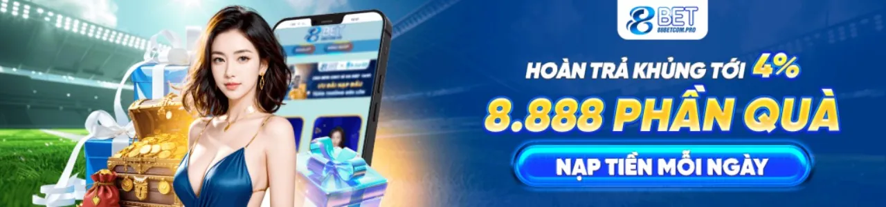 Sân đấu đá gà với hiệu ứng ánh sáng vàng, thể hiện sự phấn khích của các chương trình khuyến mãi vnd789